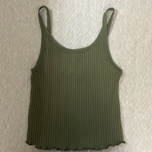 Green tank perfect for casual